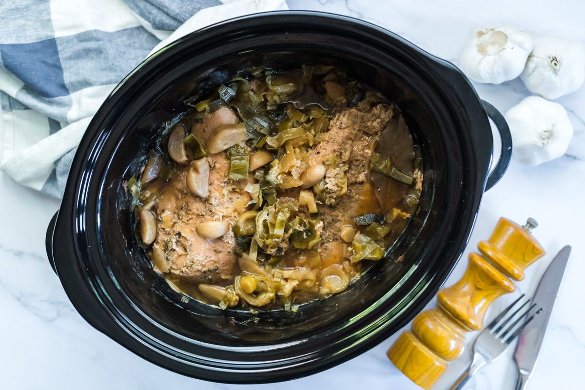 Slow cooker 40 garlic clove chicken with chicken breasts, tender cloves of garlic, leeks, and onions. 