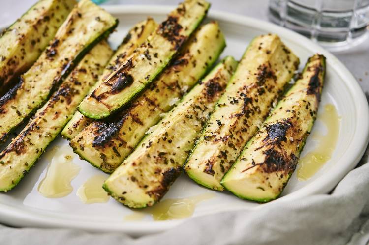 Garlic Grilled Zucchini (How to Grill Zucchini) - Slender Kitchen