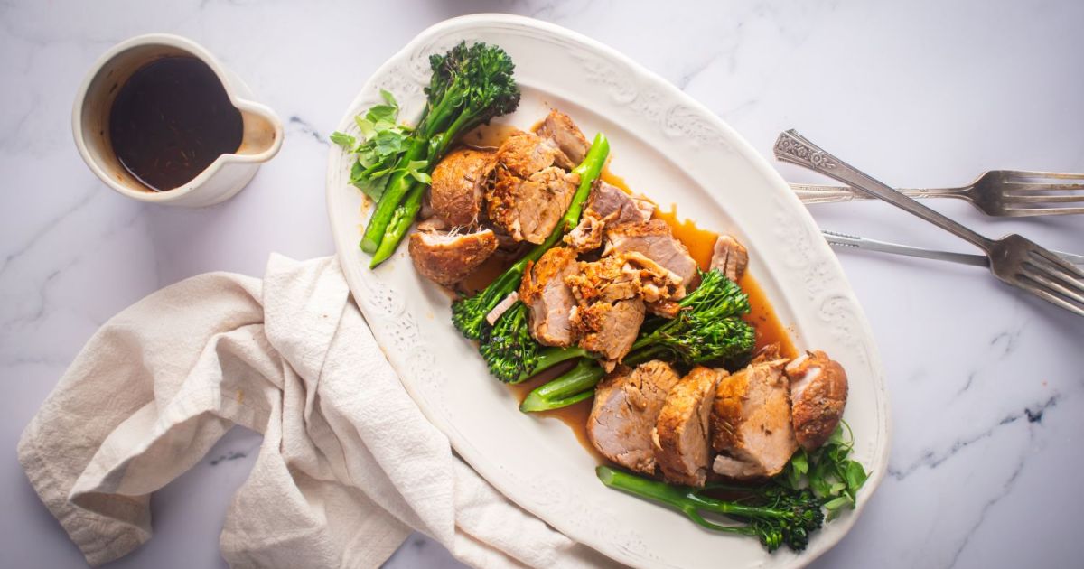 https://www.slenderkitchen.com/sites/default/files/styles/data_share/public/open-kitchen/categories/slow-cooker-pork-tenderloin.jpg