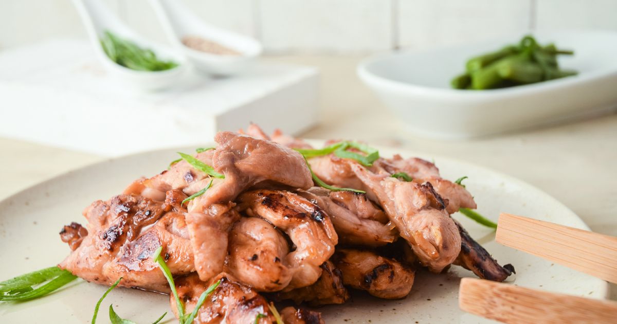 Broiled Chicken Thighs / Broiled Chicken Thighs with Artichokes and Garlic | Recipe ... : Set the oven on broil.