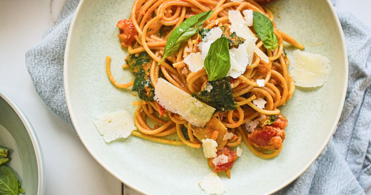 Creamy Tomato Mushroom and Spinach Pasta Slender Kitchen