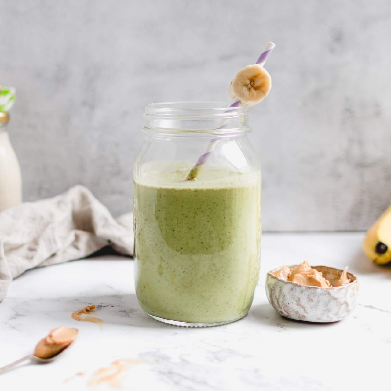 https://www.slenderkitchen.com/sites/default/files/styles/gsd-1x1/public/recipe_images/peanut-butter-banana-green-smoothie.jpg