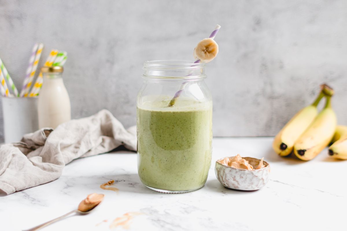 Peanut Butter Banana Green Smoothie - Slender Kitchen