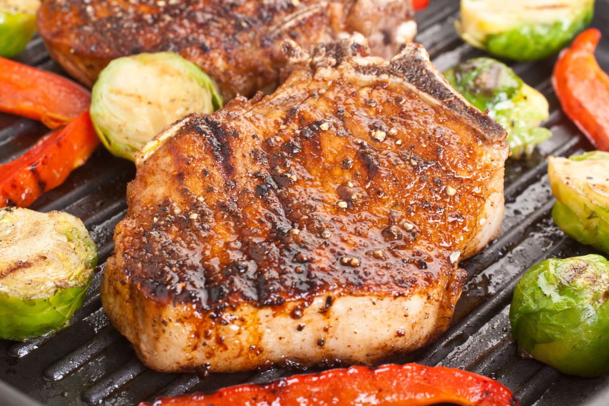 https://www.slenderkitchen.com/sites/default/files/styles/gsd-4x3/public/recipe_images/southwestern-grilled-pork-chops.jpg