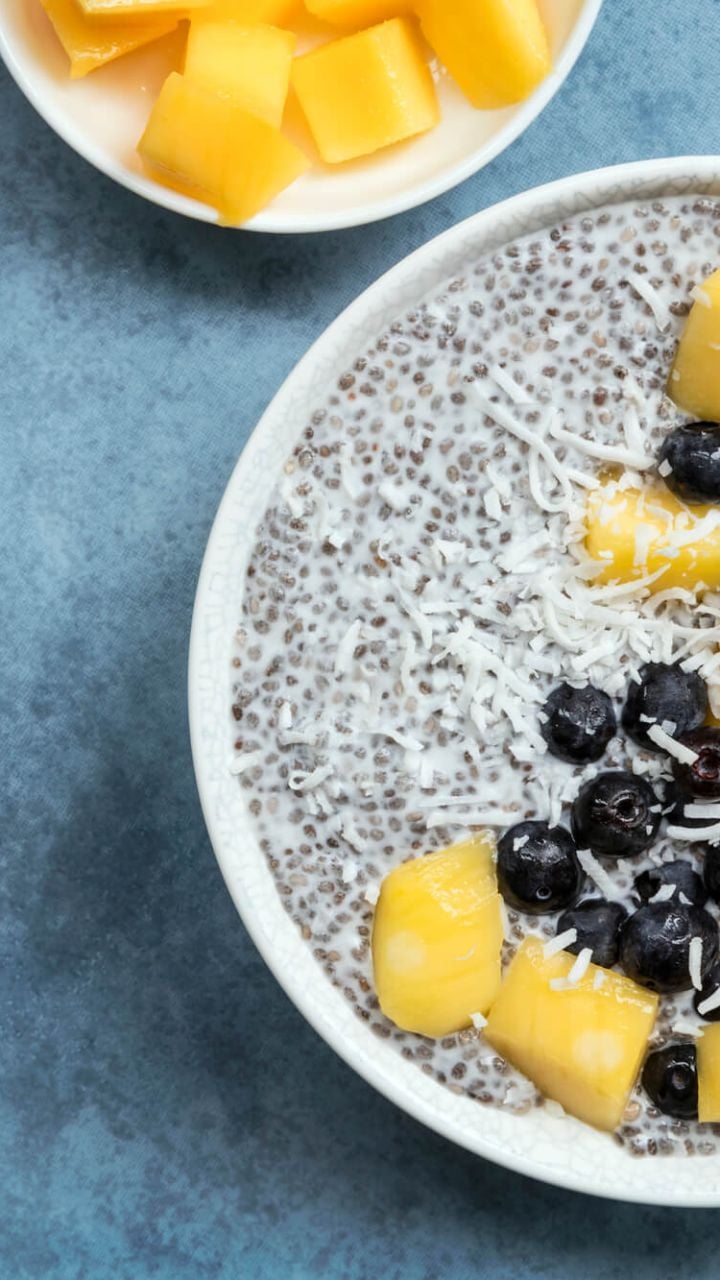 https://www.slenderkitchen.com/sites/default/files/styles/gsd-9x16/public/recipe_images/blueberry-coconut-chia-seed-pudding.jpg