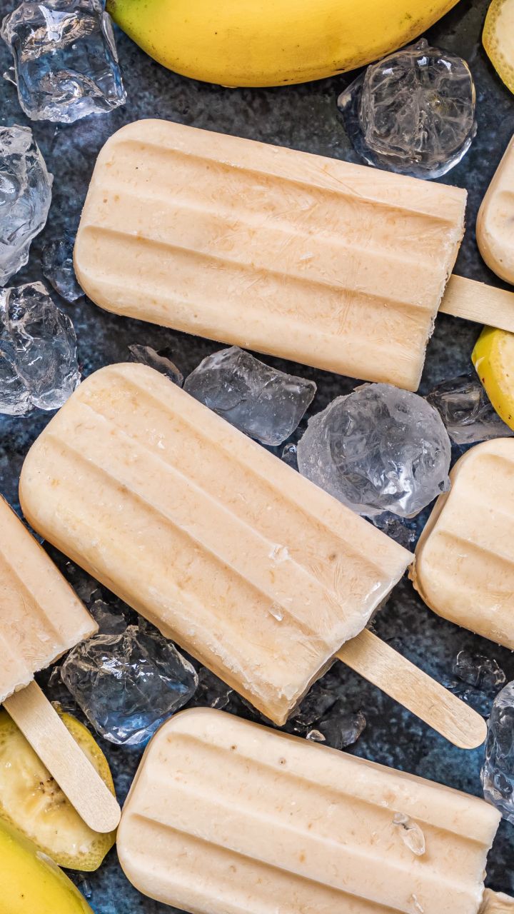 https://www.slenderkitchen.com/sites/default/files/styles/gsd-9x16/public/recipe_images/creamy-banana-popsicles.jpg