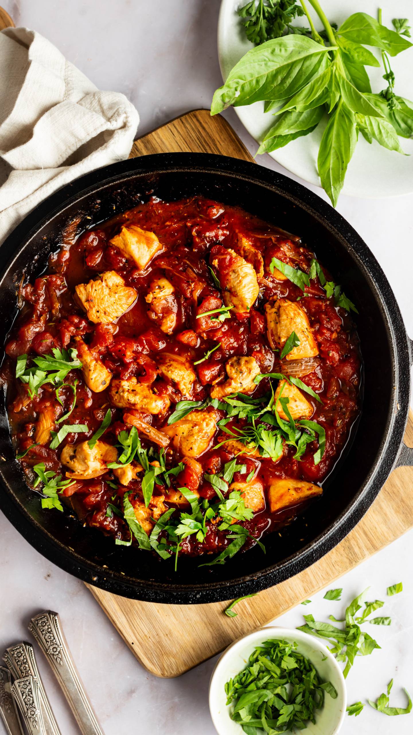 https://www.slenderkitchen.com/sites/default/files/styles/gws_1440/public/chicken-fra-diavolo-3.jpg