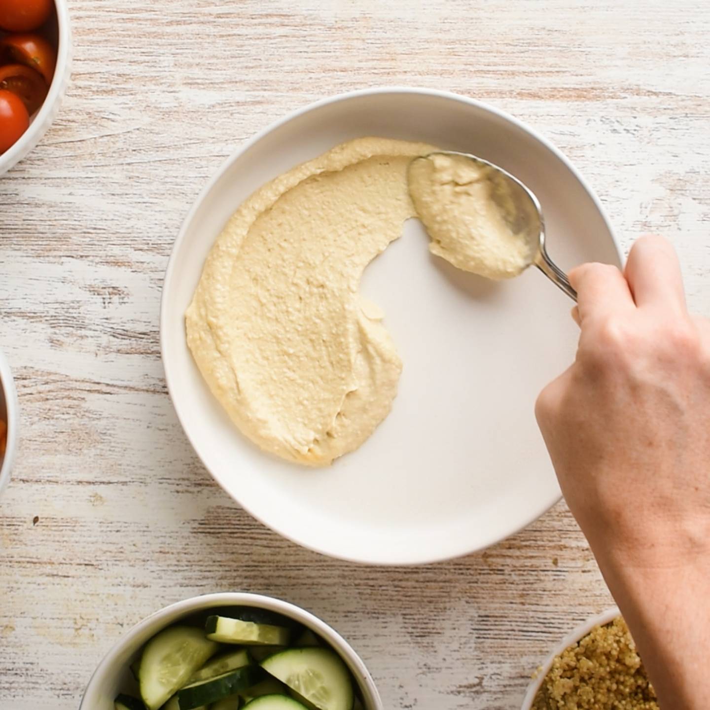 https://www.slenderkitchen.com/sites/default/files/styles/gws_sq_1440/public/steps/hummus-bowl-step-1.jpg