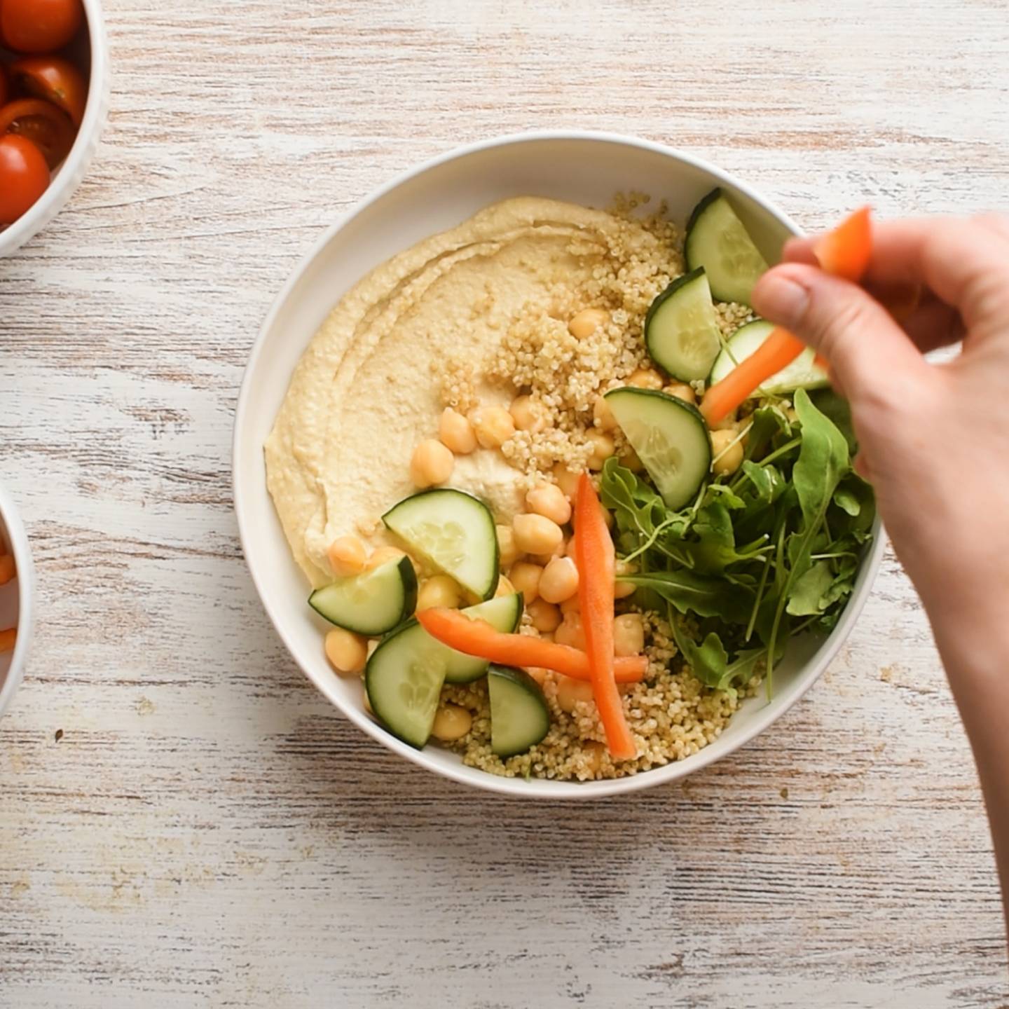 https://www.slenderkitchen.com/sites/default/files/styles/gws_sq_1440/public/steps/hummus-bowl-step-2.jpg