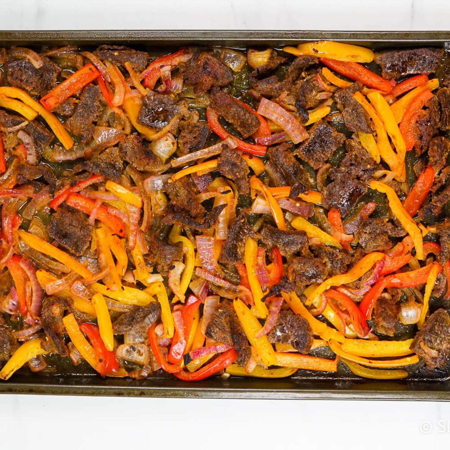 https://www.slenderkitchen.com/sites/default/files/styles/gws_sq_1440/public/steps/sheet-pan-steak-fajitas-4.jpg